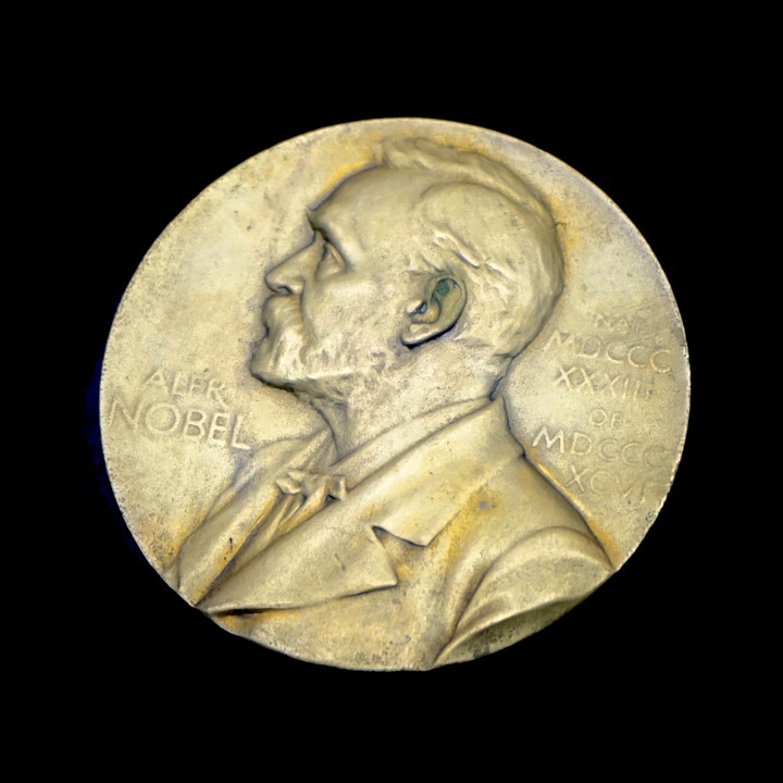 Medalj med Alfred Nobel på