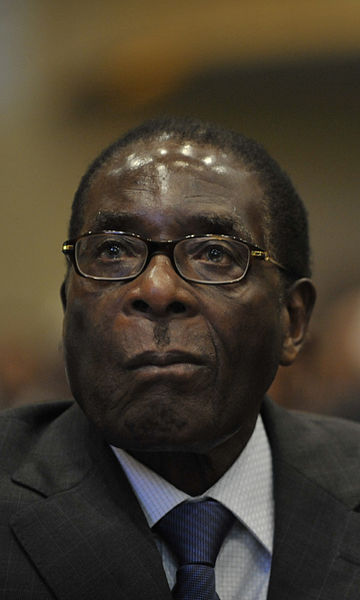 Ex-presidenten Robert Mugabe tittar framåt