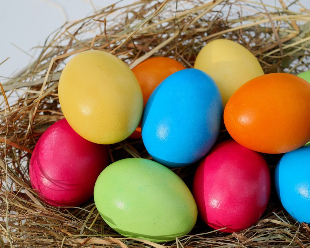 Färgglada ägg.