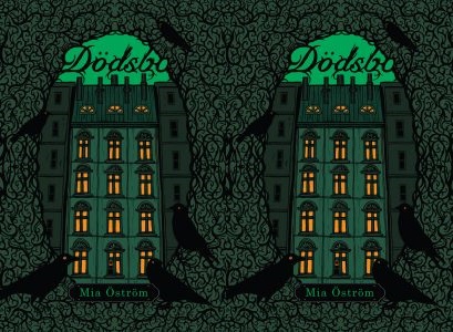 Ett läskigt hus med kråkor runtomkring.