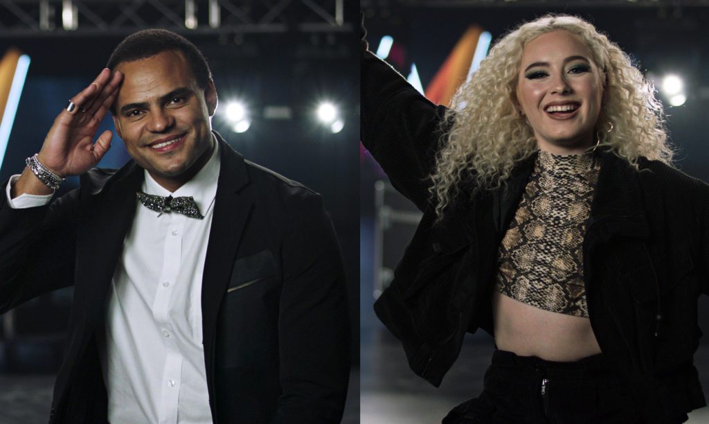 En bild på Mohomdi och en bild på Wiktoria. Båda står i ett rum med strålkastare bakom sig. Wiktoria ser jätteglad ut och sträcker ut armarna i luften. Mohombi ser också glad ut och håller ena handen mot tinningen som en hälsning.