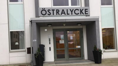 Foto på ingången till Östralycke.