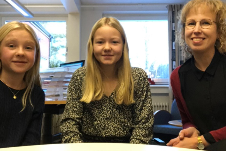 Linda Andersson och Nikita och Sanna